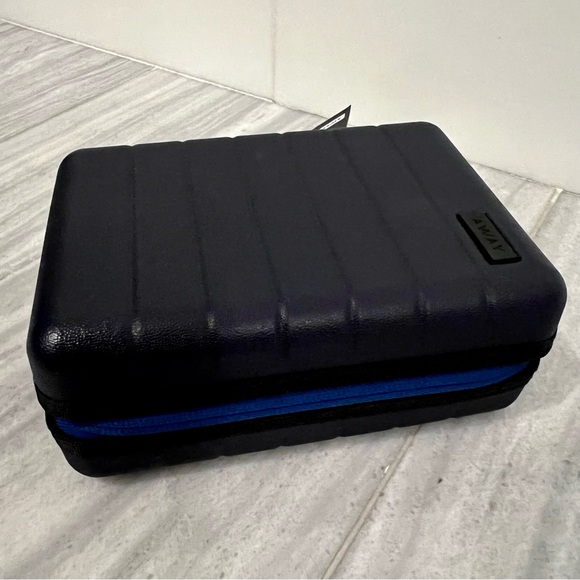 United Polaris Flight Away Travel Toiletry Amenities Kit - Picture 12 of 13